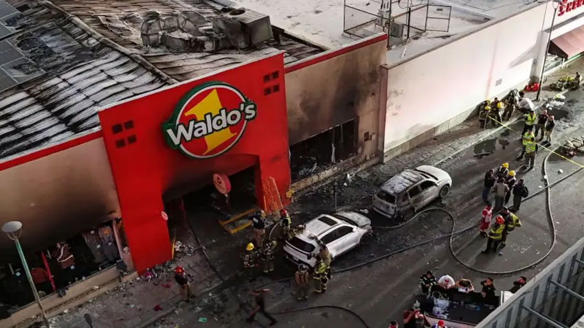 The exterior of a Waldo’s store in Mexico city is blackened after a fire killed at least 23 people. - El Universal